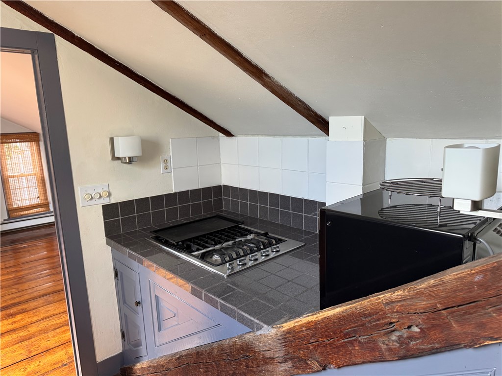 East Greenwich, Rhode Island 02818, United States, 2 Bedrooms Bedrooms, ,1 BathroomBathrooms,Residential,Active,227345