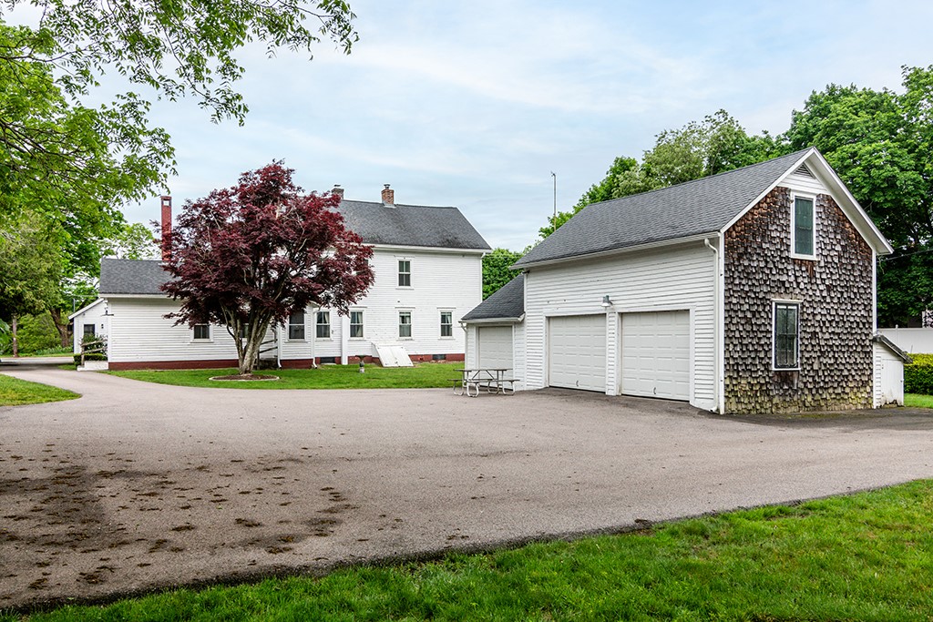 385 Ten Rod Road 381