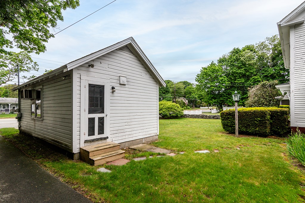 385 Ten Rod Road 381