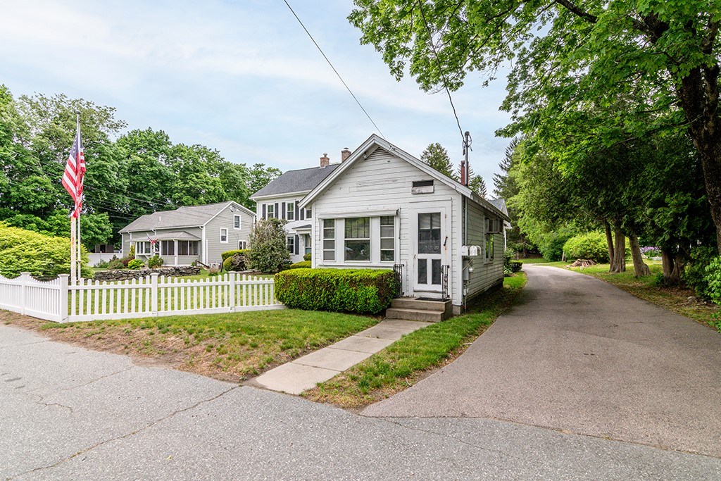 385 Ten Rod Road 381
