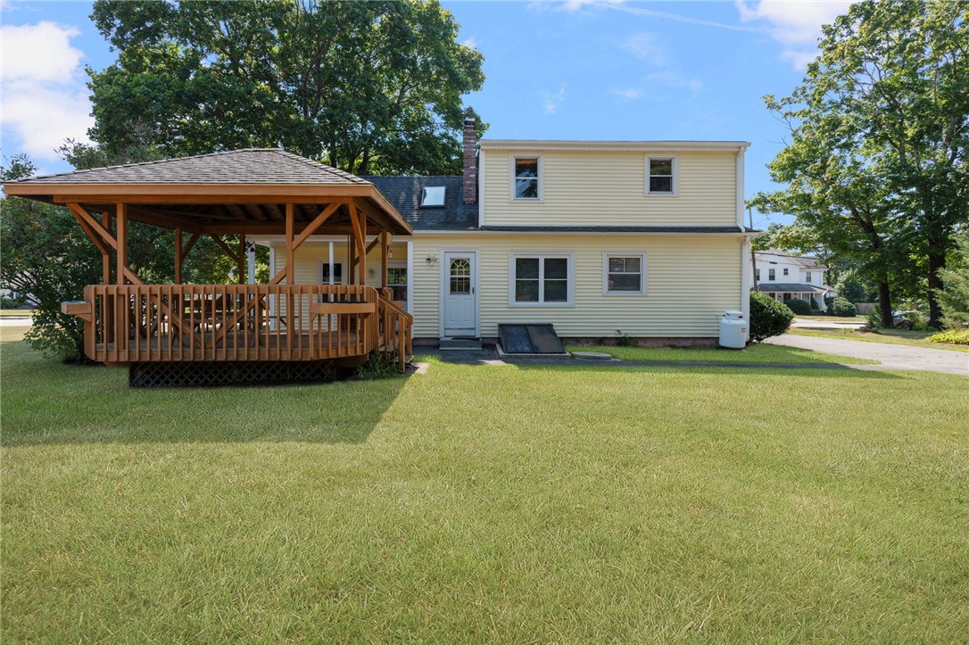 North Kingstown, Rhode Island 02852, United States, 3 Bedrooms Bedrooms, ,2 BathroomsBathrooms,Residential,Active,228936