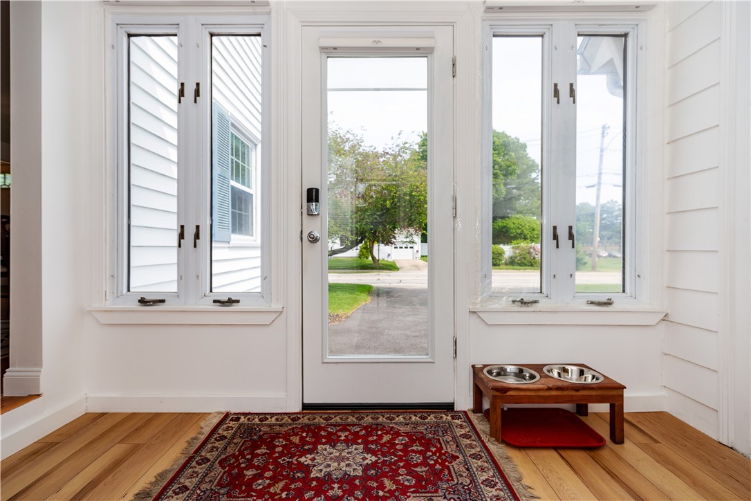 Warwick, Rhode Island 02888, United States, 3 Bedrooms Bedrooms, ,1 BathroomBathrooms,Residential,Active,145986