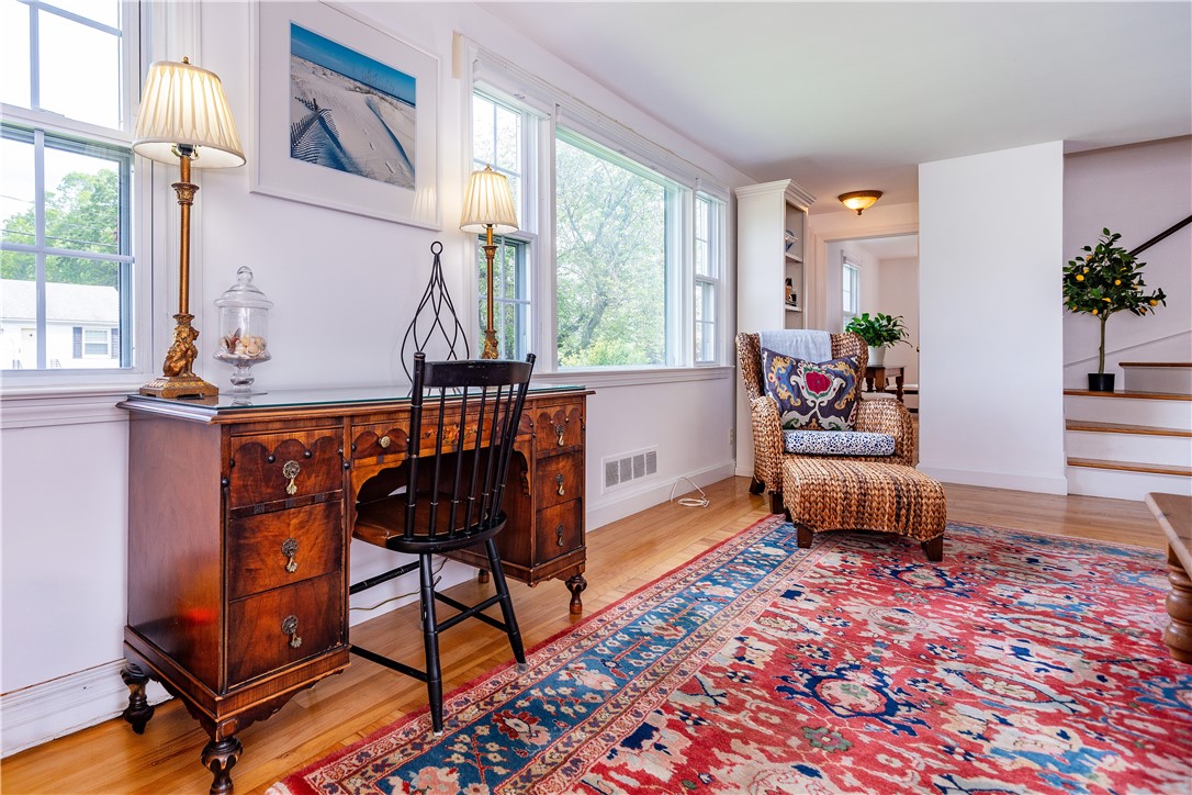 Warwick, Rhode Island 02888, United States, 3 Bedrooms Bedrooms, ,1 BathroomBathrooms,Residential,Active,145986