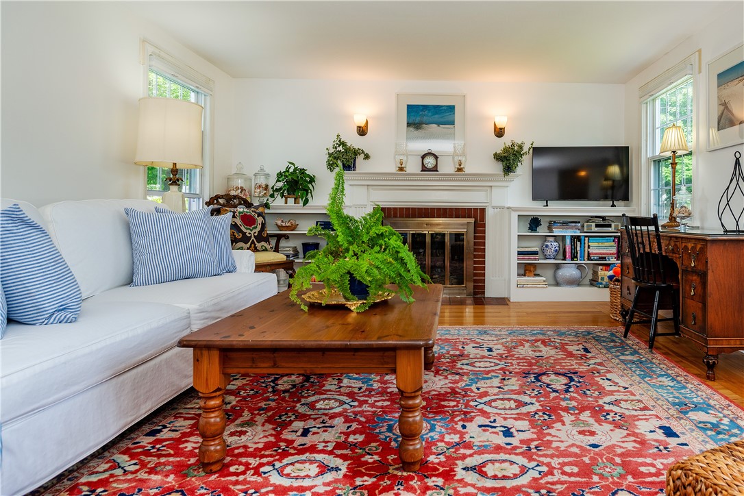 Warwick, Rhode Island 02888, United States, 3 Bedrooms Bedrooms, ,1 BathroomBathrooms,Residential,Active,145986