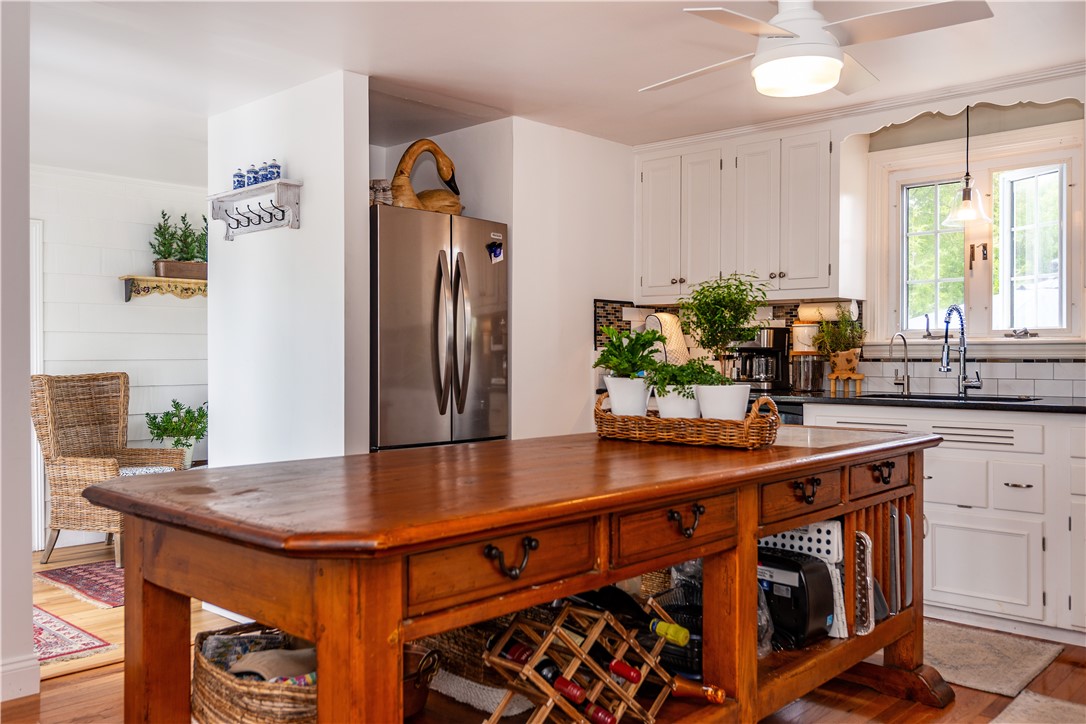 Warwick, Rhode Island 02888, United States, 3 Bedrooms Bedrooms, ,1 BathroomBathrooms,Residential,Active,145986