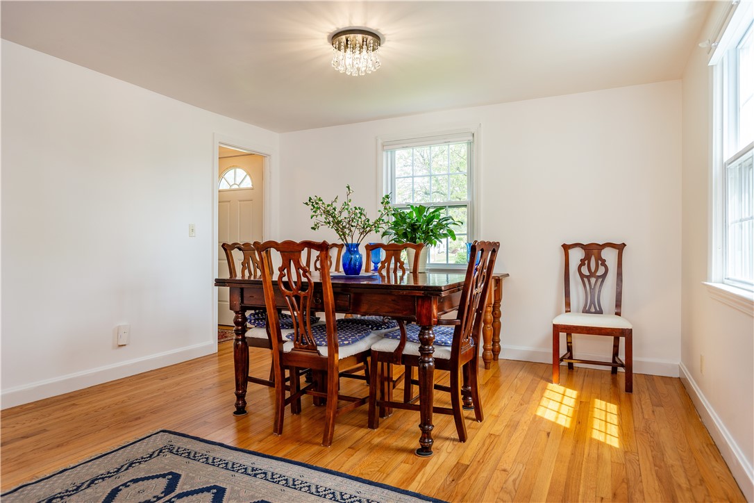 Warwick, Rhode Island 02888, United States, 3 Bedrooms Bedrooms, ,1 BathroomBathrooms,Residential,Active,145986