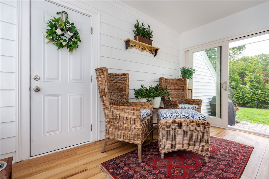 Warwick, Rhode Island 02888, United States, 3 Bedrooms Bedrooms, ,1 BathroomBathrooms,Residential,Active,145986