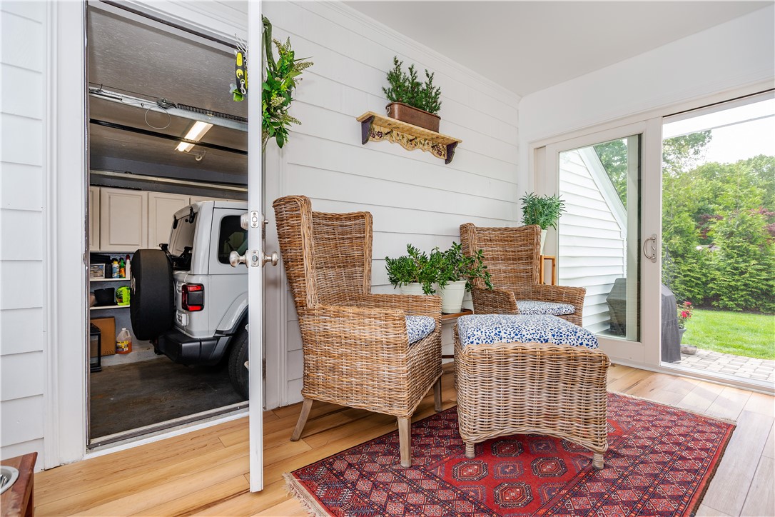 Warwick, Rhode Island 02888, United States, 3 Bedrooms Bedrooms, ,1 BathroomBathrooms,Residential,Active,145986