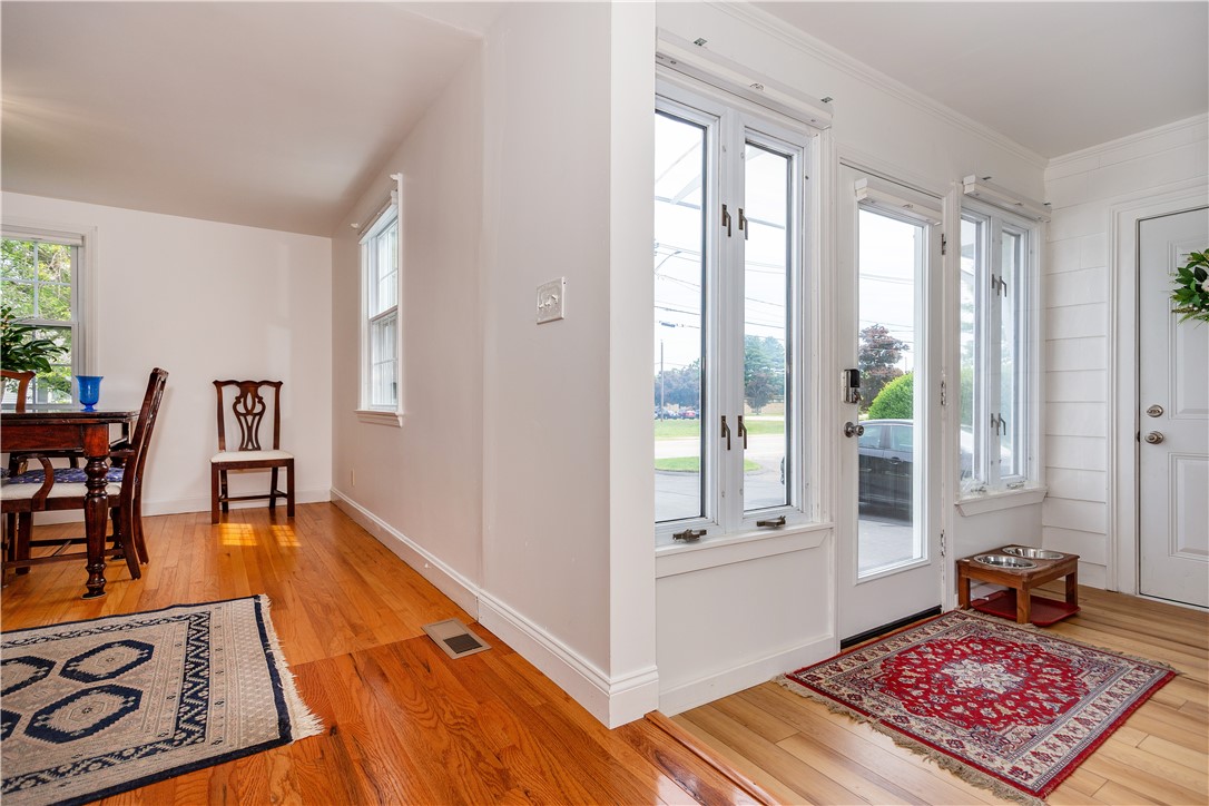 Warwick, Rhode Island 02888, United States, 3 Bedrooms Bedrooms, ,1 BathroomBathrooms,Residential,Active,145986