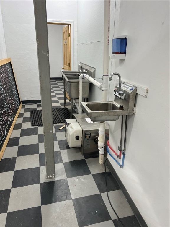 West Warwick, Rhode Island 02893, United States, ,1 BathroomBathrooms,Residential,Active,184484