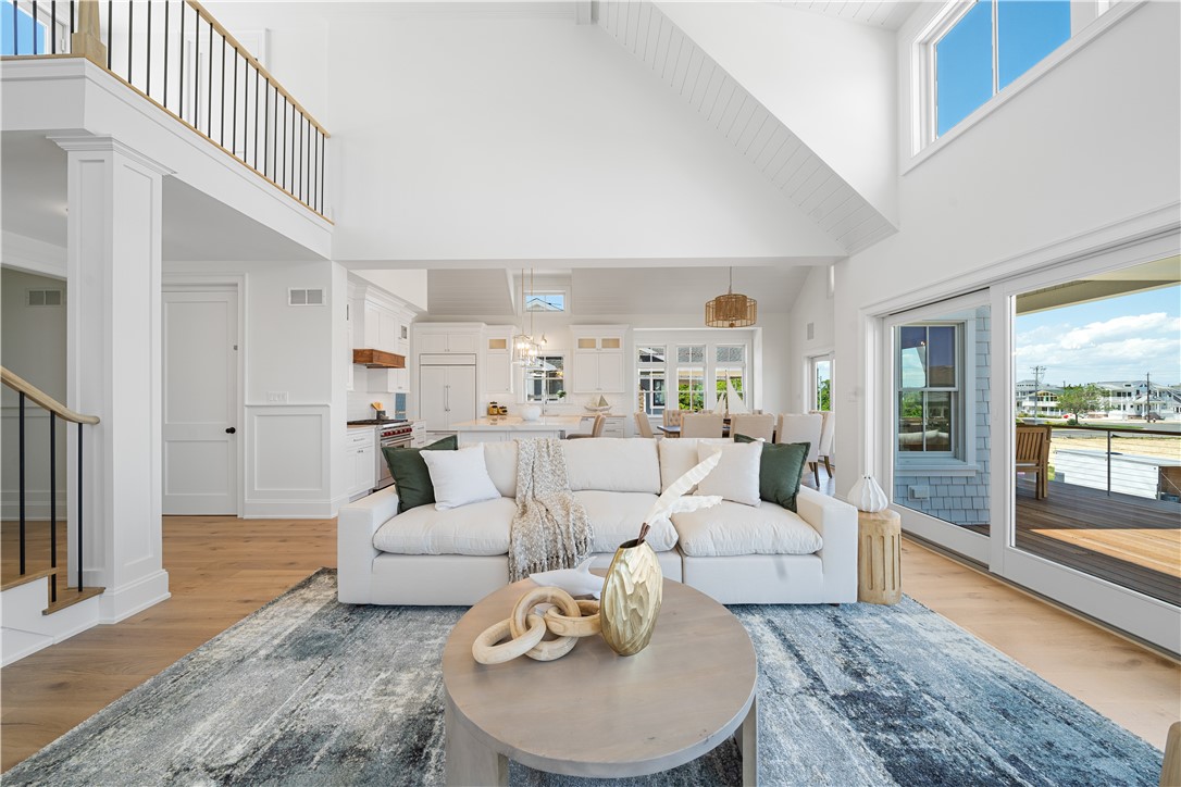 Narragansett, Rhode Island, 02882, United States, 4 Bedrooms Bedrooms, ,5 BathroomsBathrooms,Residential,Active,2006796