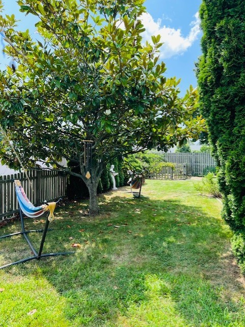 South Kingstown, Rhode Island 02879, United States, 2 Bedrooms Bedrooms, ,1 BathroomBathrooms,Residential,Pending,183560