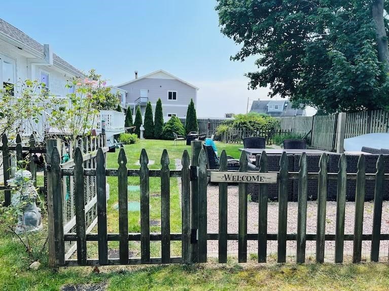 South Kingstown, Rhode Island 02879, United States, 2 Bedrooms Bedrooms, ,1 BathroomBathrooms,Residential,Pending,183560