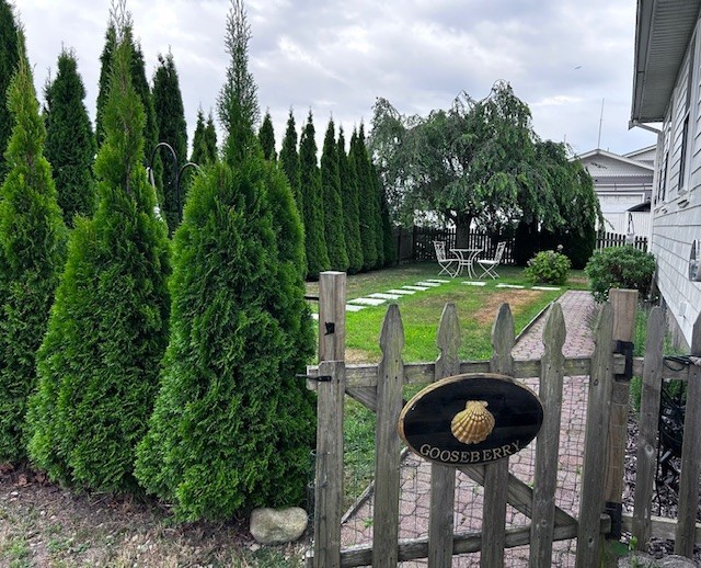 South Kingstown, Rhode Island 02879, United States, 2 Bedrooms Bedrooms, ,1 BathroomBathrooms,Residential,Pending,183560