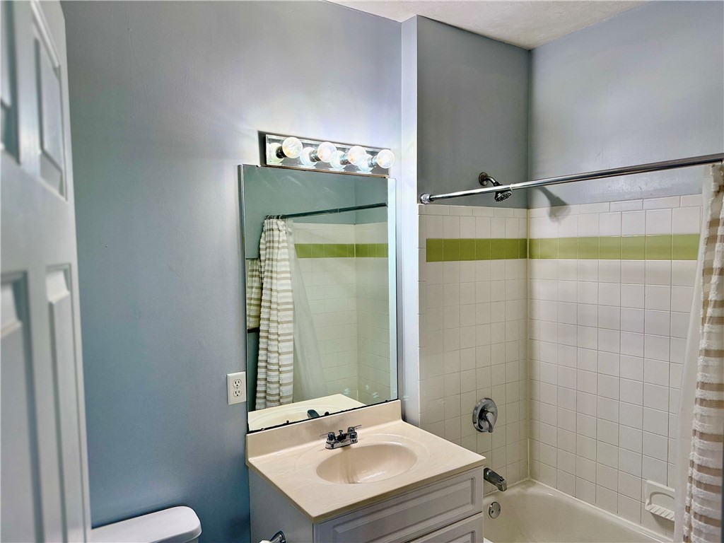 Woonsocket, Rhode Island 02895, United States, 2 Bedrooms Bedrooms, ,2 BathroomsBathrooms,Residential,Active,171490