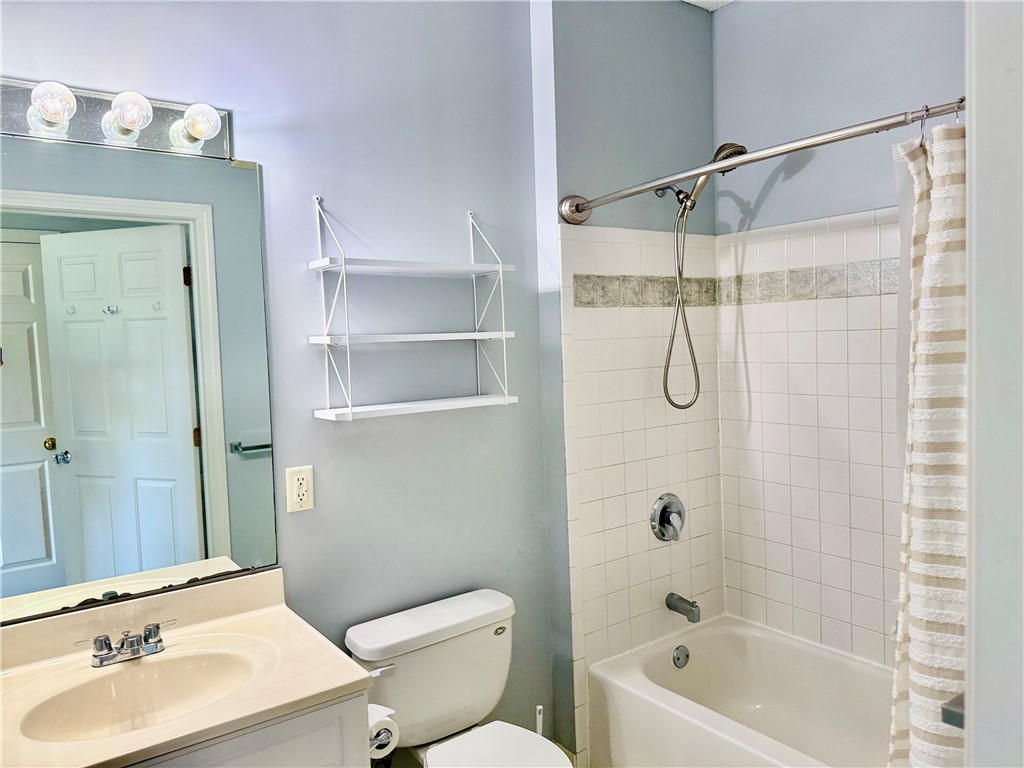 Woonsocket, Rhode Island 02895, United States, 2 Bedrooms Bedrooms, ,2 BathroomsBathrooms,Residential,Active,171490