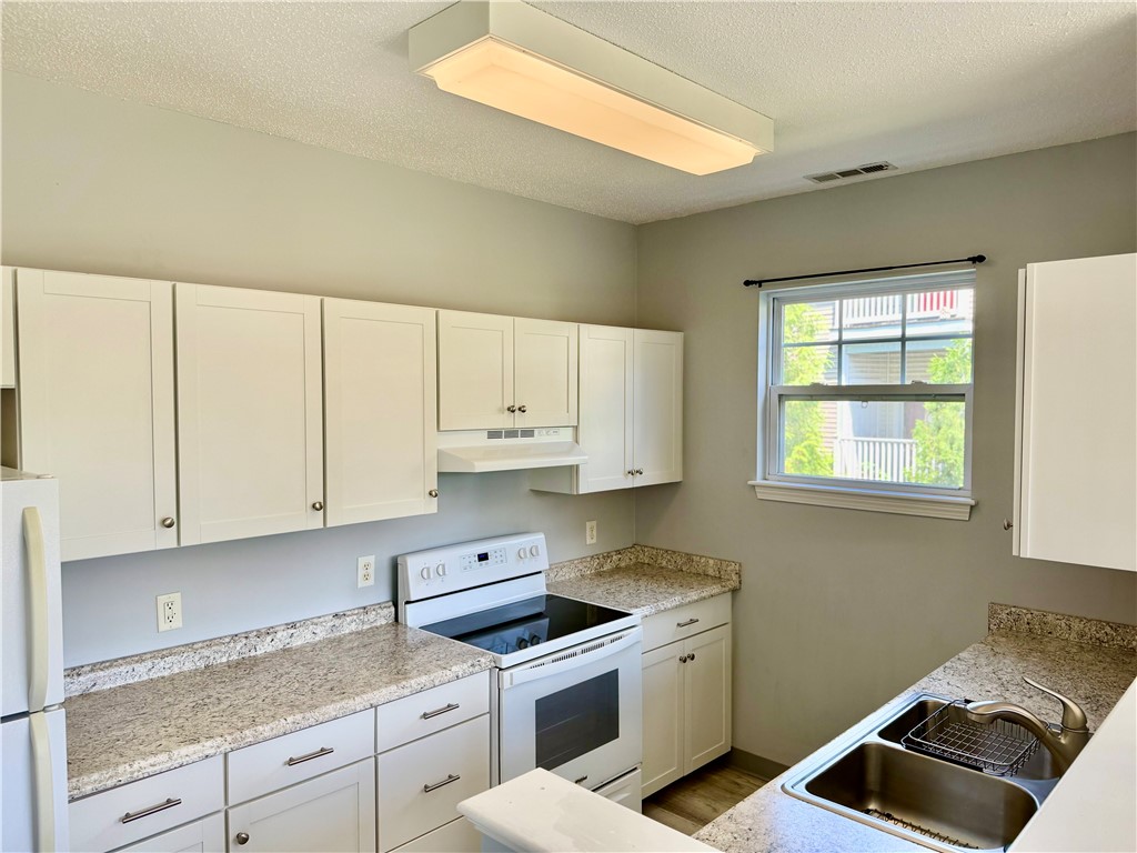 Woonsocket, Rhode Island 02895, United States, 2 Bedrooms Bedrooms, ,2 BathroomsBathrooms,Residential,Active,171490