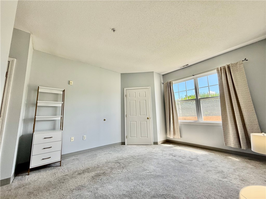 Woonsocket, Rhode Island 02895, United States, 2 Bedrooms Bedrooms, ,2 BathroomsBathrooms,Residential,Active,171490