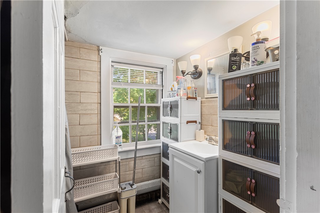 North Kingstown, Rhode Island 02852, United States, 6 Bedrooms Bedrooms, ,3 BathroomsBathrooms,Residential,Active,170087