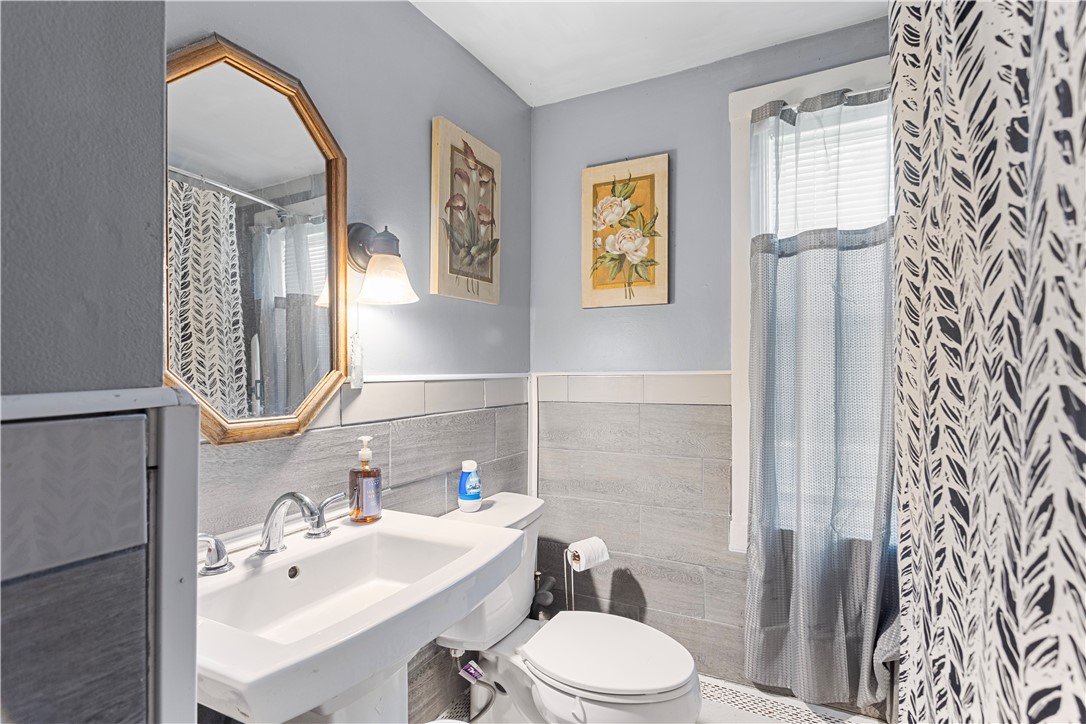 North Kingstown, Rhode Island 02852, United States, 6 Bedrooms Bedrooms, ,3 BathroomsBathrooms,Residential,Active,170087