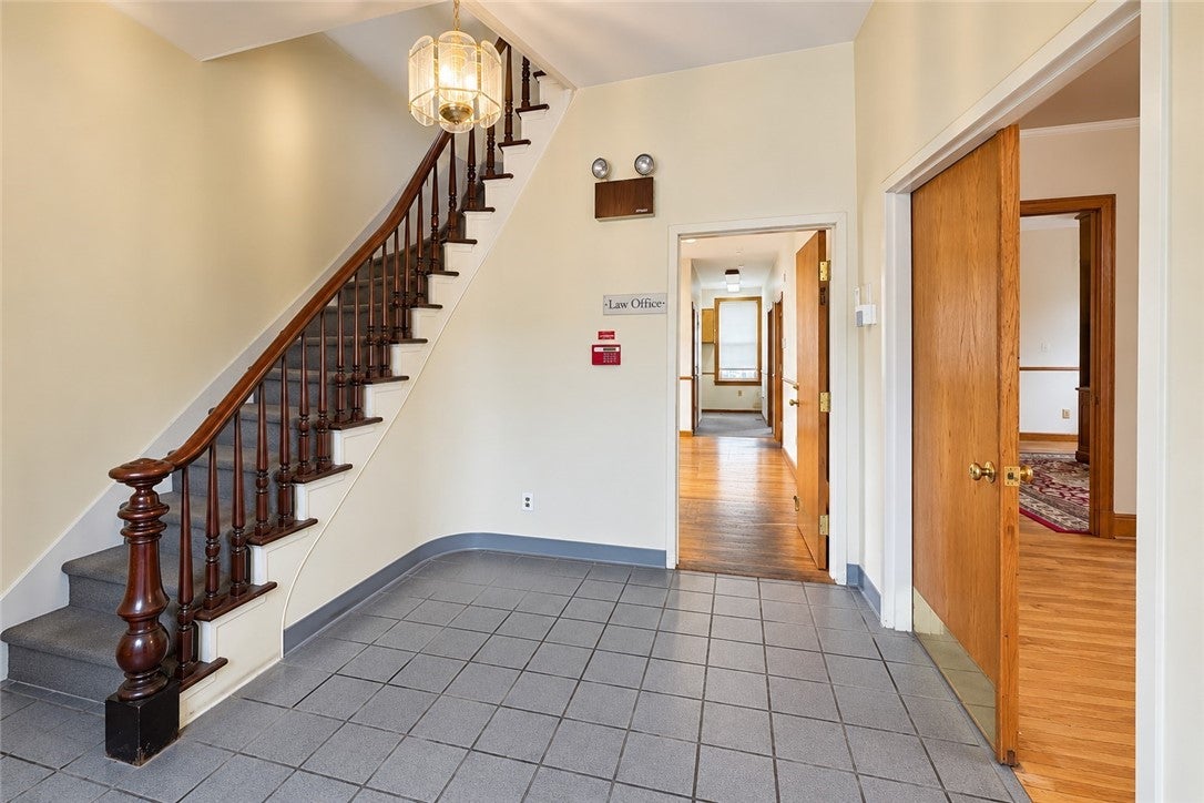 1 Grove Avenue