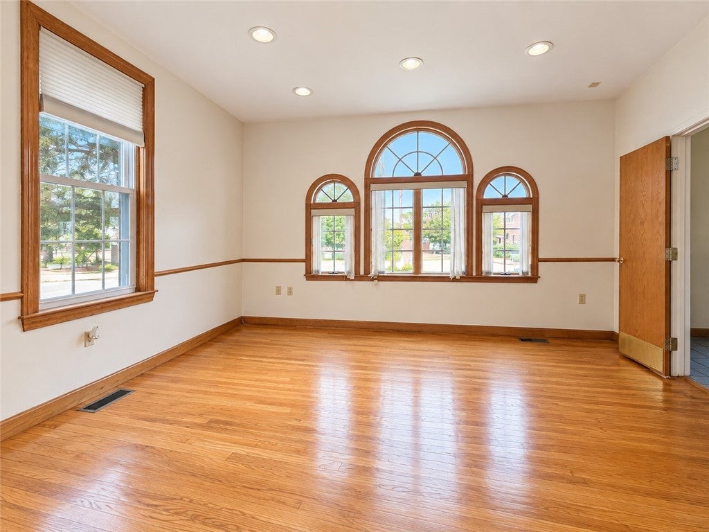 1 Grove Avenue