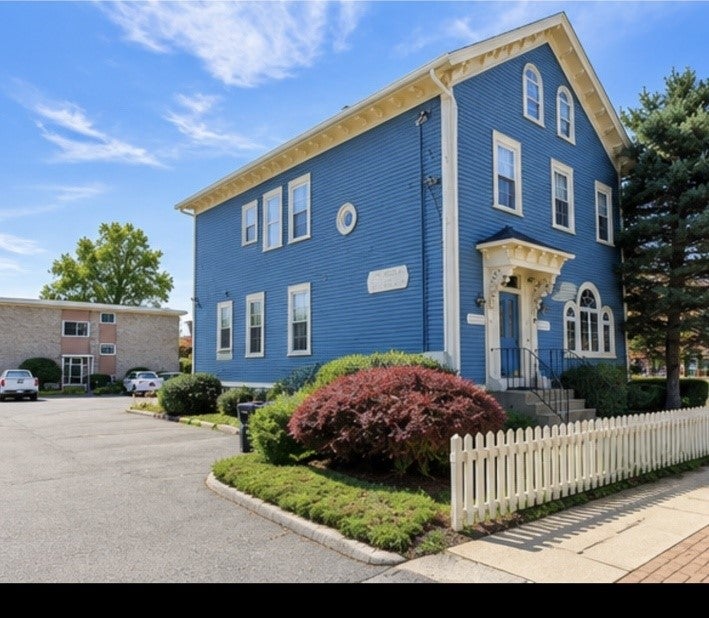 1 Grove Avenue