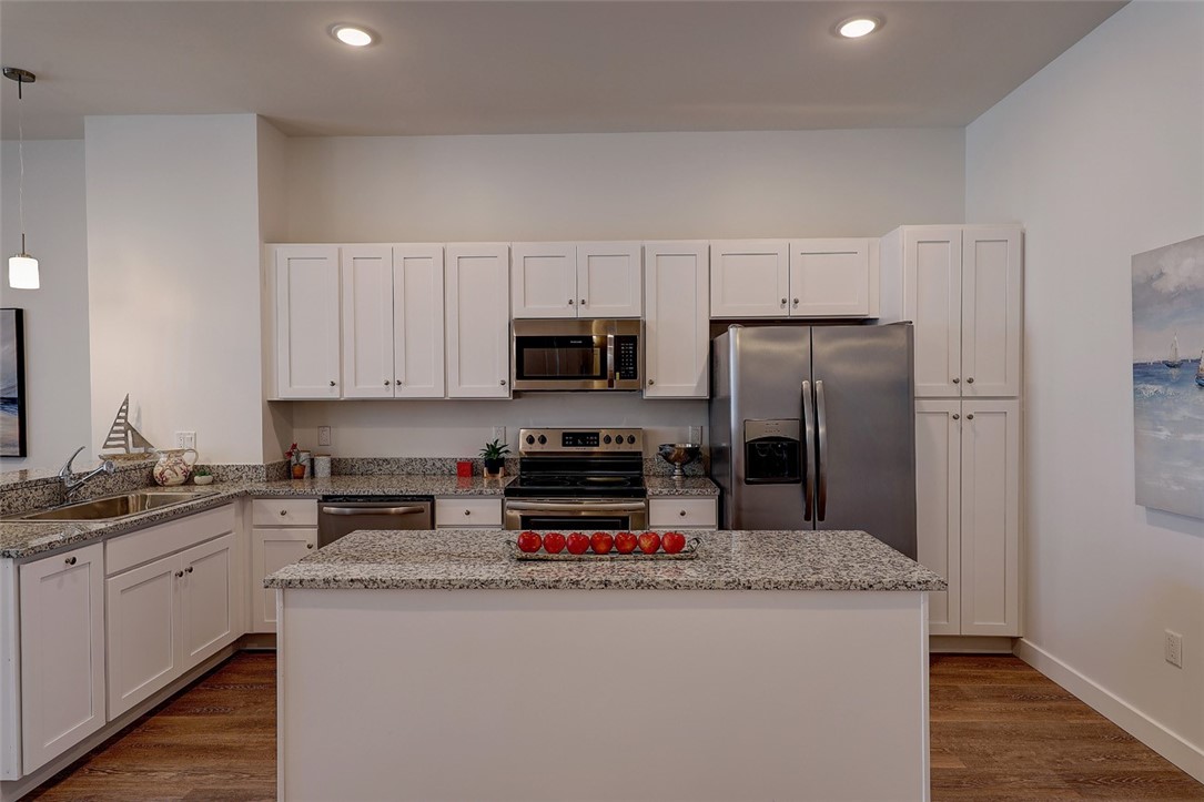 30 Veterans Memorial Parkway 103