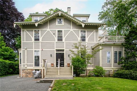 4 Red Cross Avenue 4 Newport RI 02840