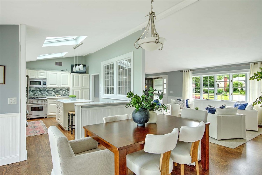 33 Meadowbrook Drive