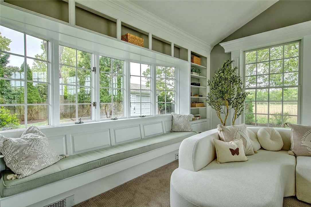 33 Meadowbrook Drive