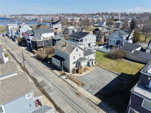 32 Houston Avenue Newport RI 02840