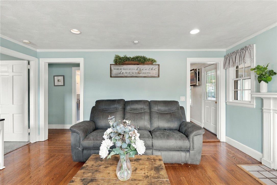 1040 Greenwich Avenue