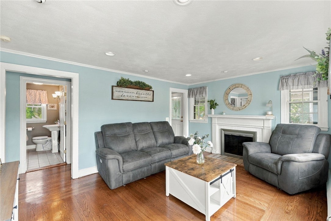 1040 Greenwich Avenue