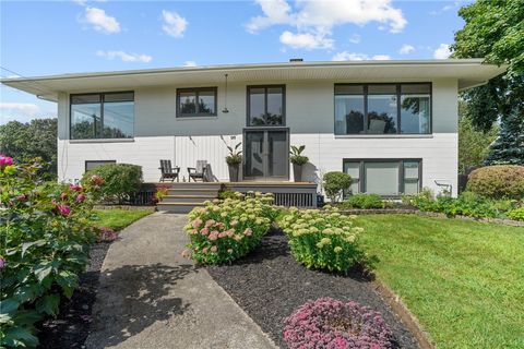 96 Roger Williams Drive North Kingstown RI 02852