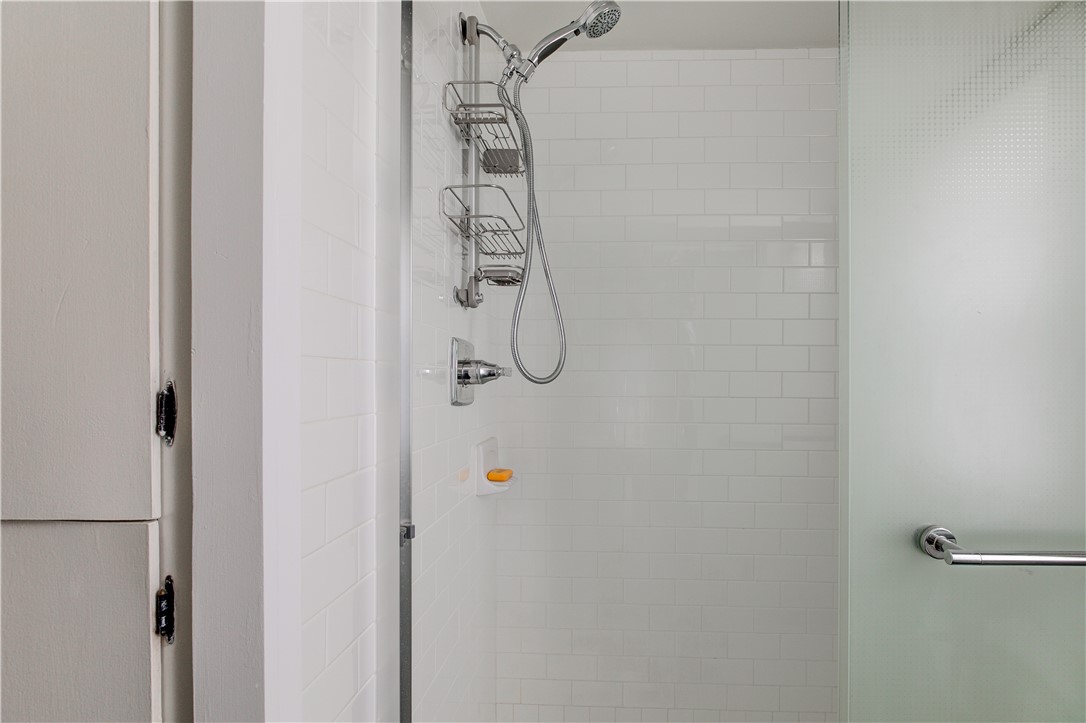 Newport, Rhode Island 02840, United States, 1 Bedroom Bedrooms, ,1 BathroomBathrooms,Residential,Active,153003