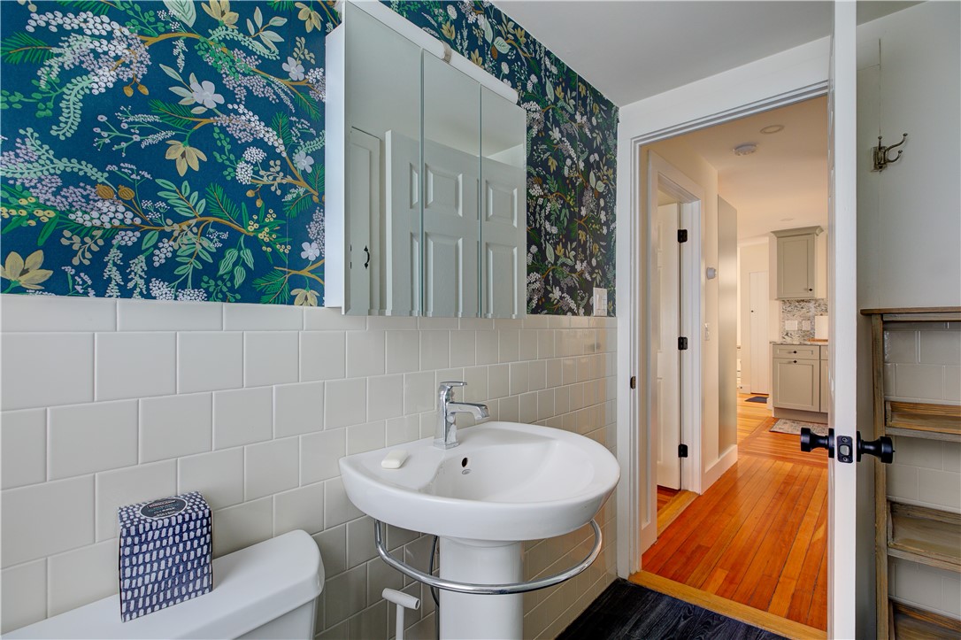 Newport, Rhode Island 02840, United States, 1 Bedroom Bedrooms, ,1 BathroomBathrooms,Residential,Active,153003