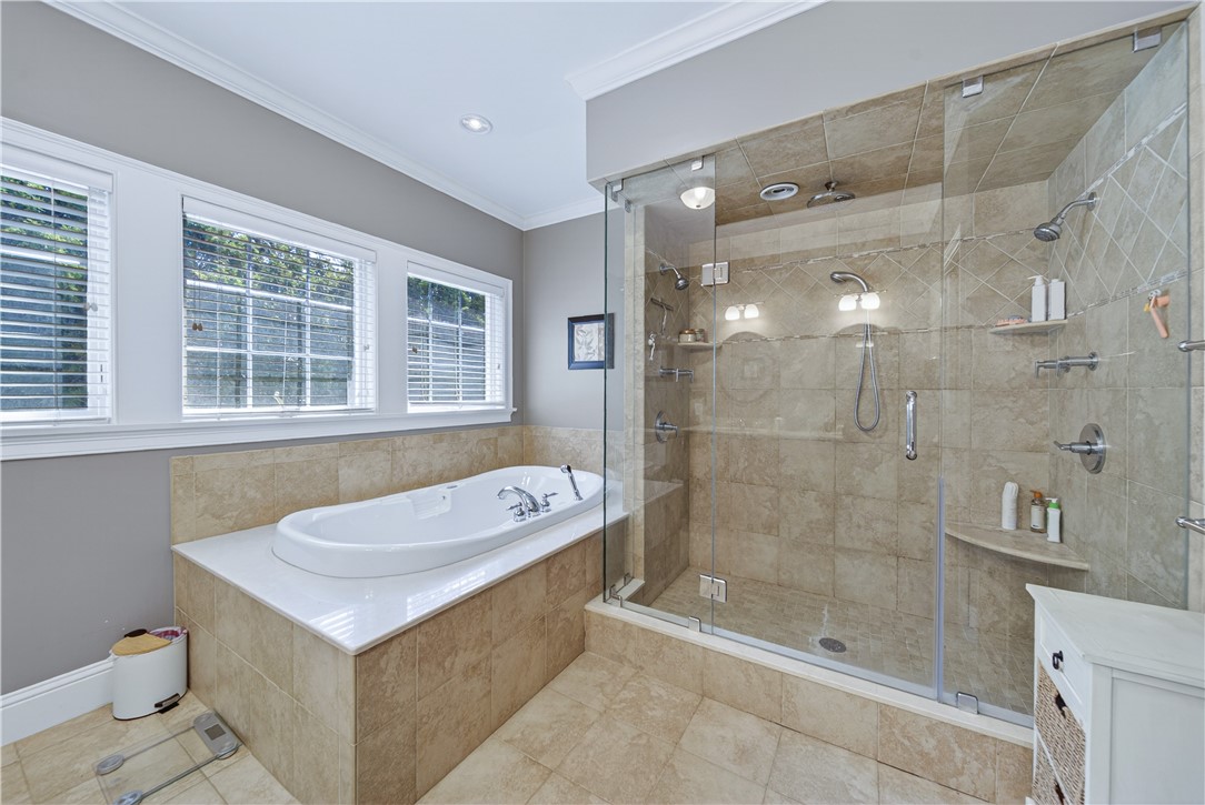 Bristol, Rhode Island, 02809, United States, 4 Bedrooms Bedrooms, ,3 BathroomsBathrooms,Residential,Pending,2045663