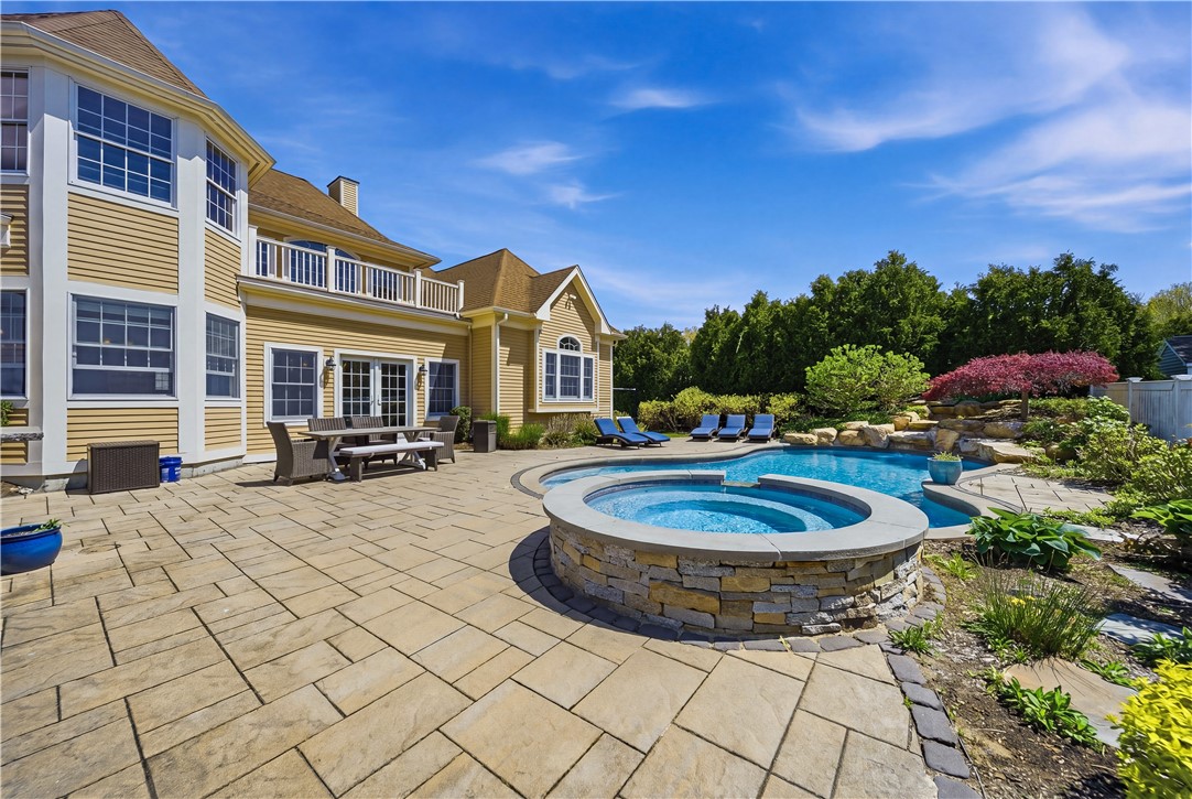 Bristol, Rhode Island, 02809, United States, 4 Bedrooms Bedrooms, ,3 BathroomsBathrooms,Residential,Pending,2045663