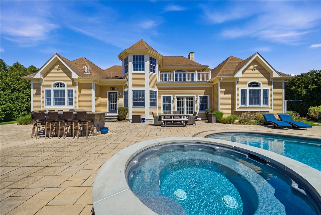 Bristol, Rhode Island, 02809, United States, 4 Bedrooms Bedrooms, ,3 BathroomsBathrooms,Residential,Pending,2045663