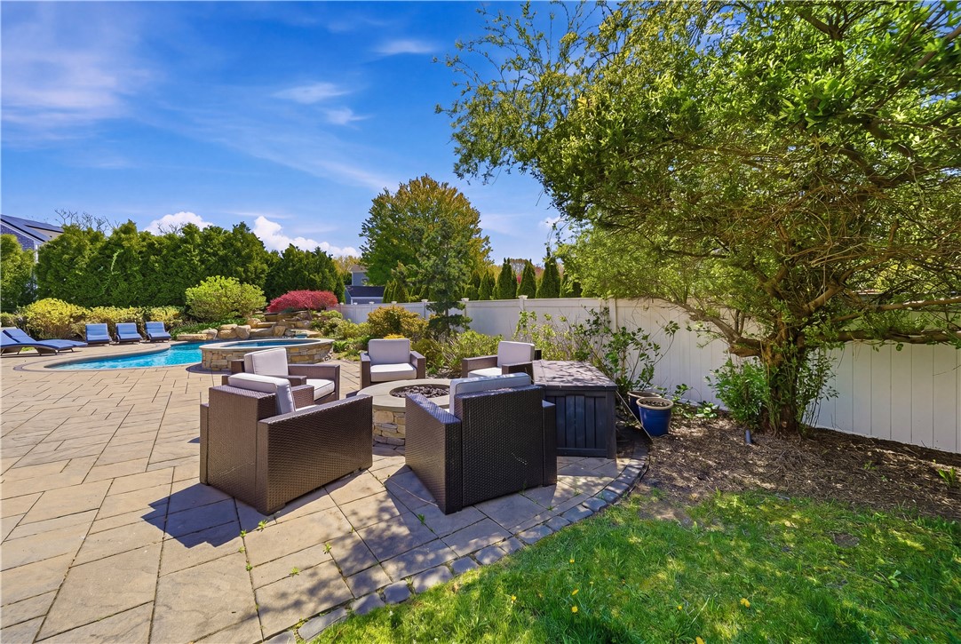 Bristol, Rhode Island, 02809, United States, 4 Bedrooms Bedrooms, ,3 BathroomsBathrooms,Residential,Pending,2045663