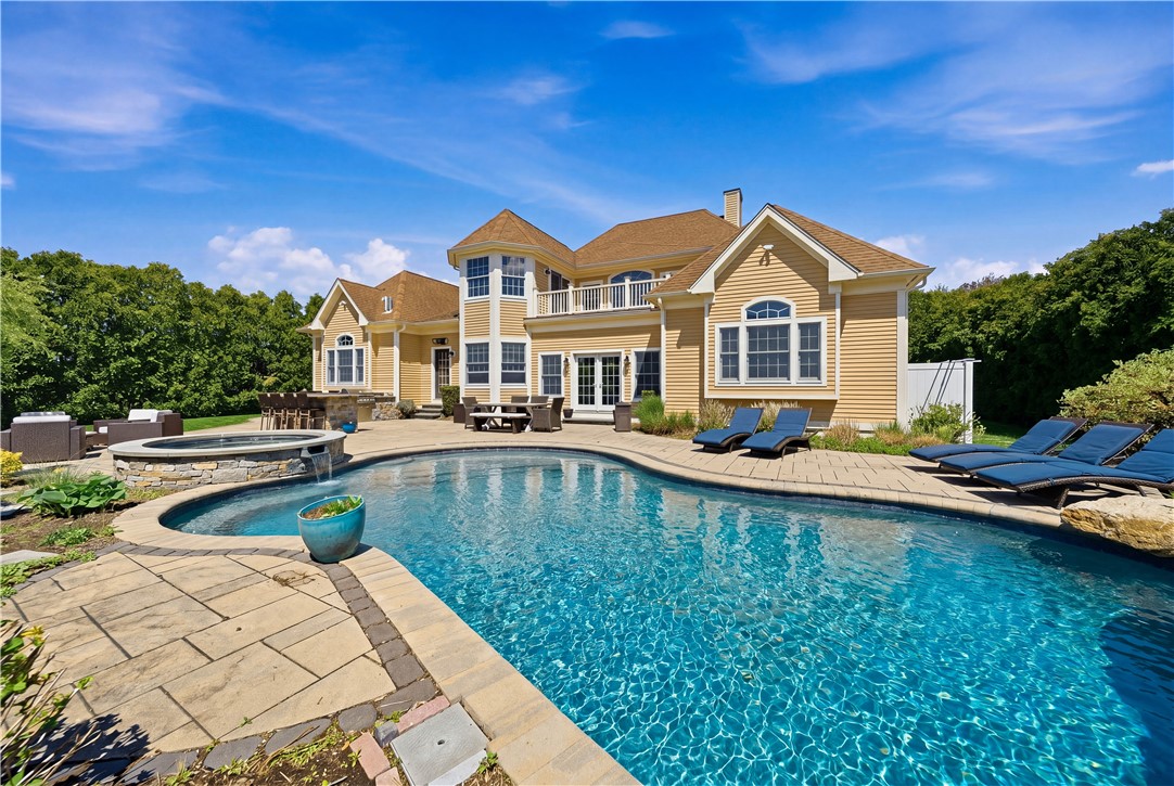 Bristol, Rhode Island, 02809, United States, 4 Bedrooms Bedrooms, ,3 BathroomsBathrooms,Residential,Pending,2045663