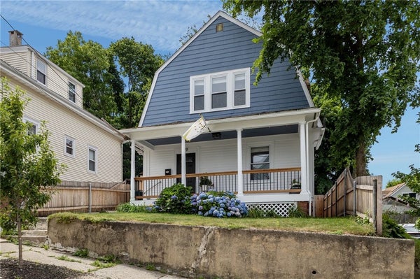 49 WOODBINE ST, PROVIDENCE, RI 02906 - Image 08ed4a8fc0aa2bae3cdb7019924df527/4158384633