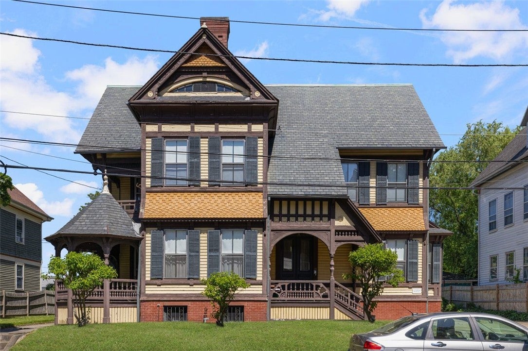 20 Bainbridge Avenue