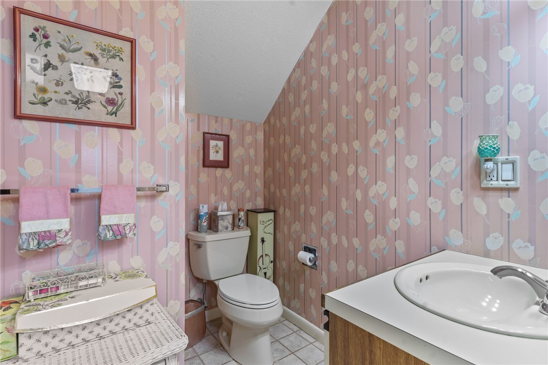 Warwick, Rhode Island 02886, United States, 2 Bedrooms Bedrooms, ,2 BathroomsBathrooms,Residential,Active,94503