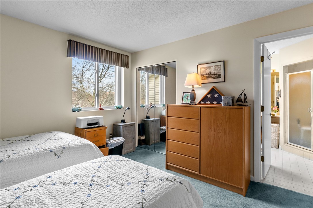 Warwick, Rhode Island 02886, United States, 2 Bedrooms Bedrooms, ,2 BathroomsBathrooms,Residential,Active,94503