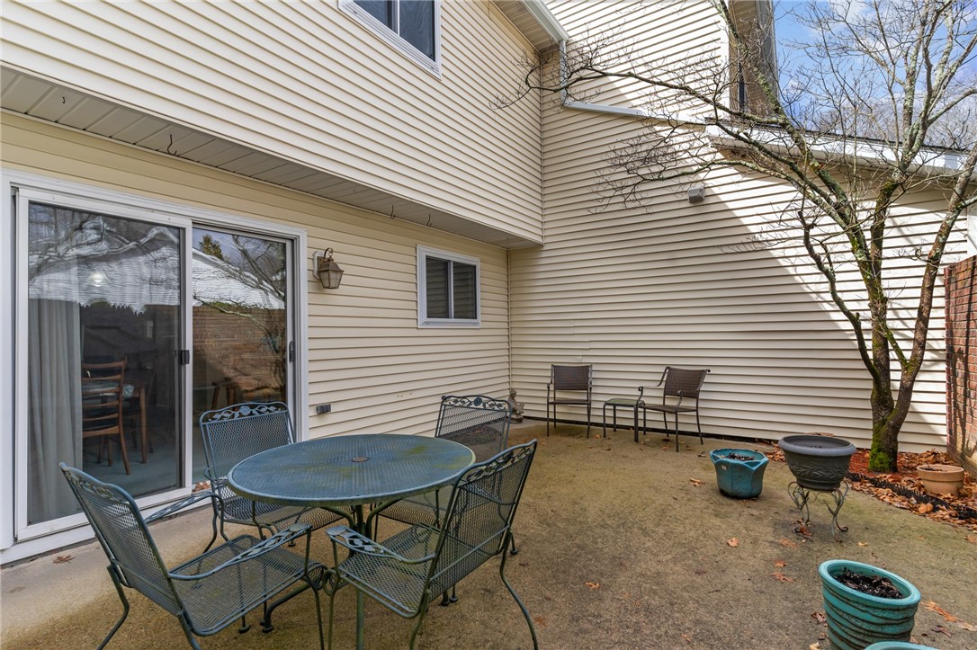 Warwick, Rhode Island 02886, United States, 2 Bedrooms Bedrooms, ,2 BathroomsBathrooms,Residential,Active,94503