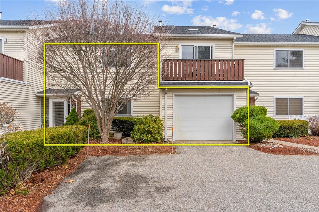 Warwick, Rhode Island 02886, United States, 2 Bedrooms Bedrooms, ,2 BathroomsBathrooms,Residential,Active,94503