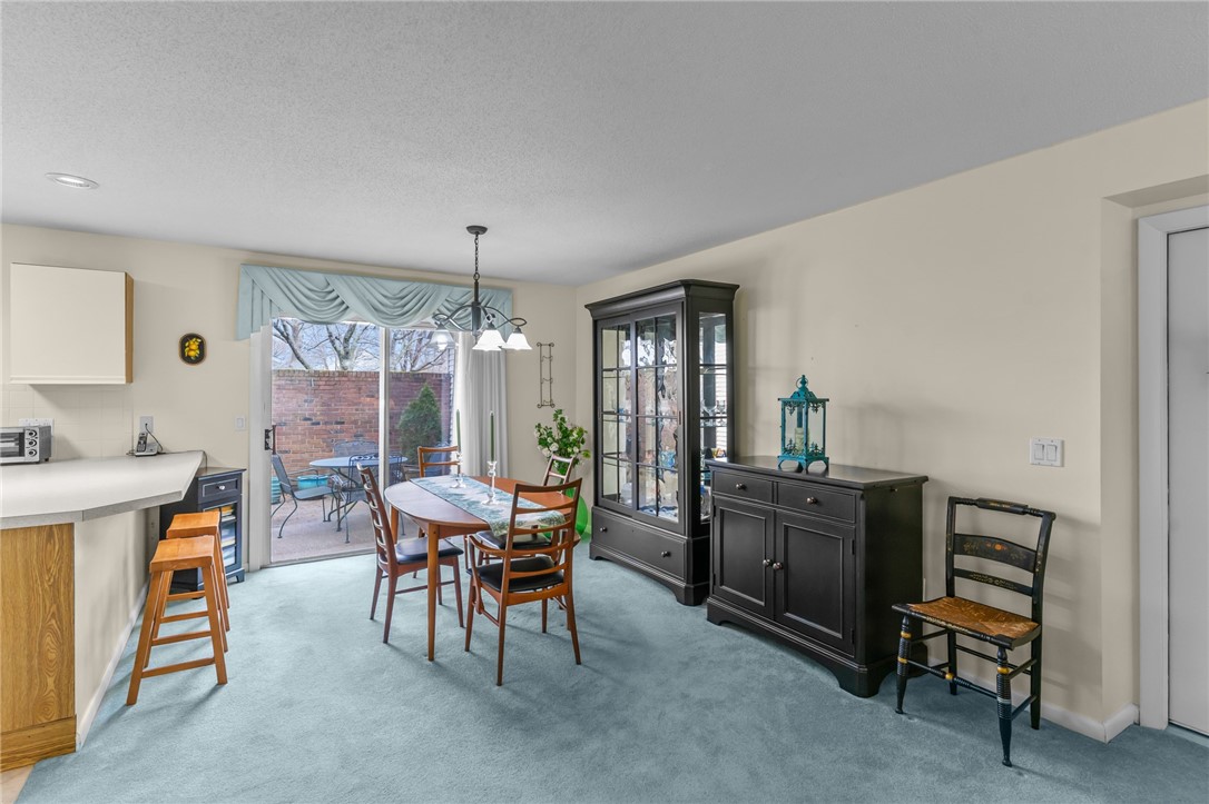 Warwick, Rhode Island 02886, United States, 2 Bedrooms Bedrooms, ,2 BathroomsBathrooms,Residential,Active,94503