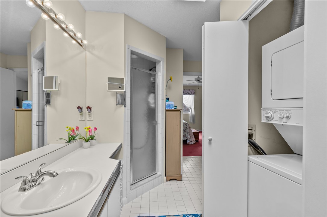 Warwick, Rhode Island 02886, United States, 2 Bedrooms Bedrooms, ,2 BathroomsBathrooms,Residential,Active,94503